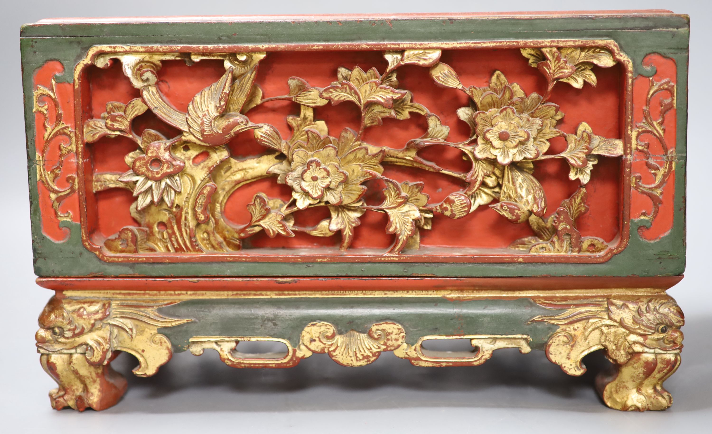 A 19th century Chinese red lacquer and gilt offering box (chanab), length 33cm